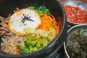 '2TV 생생정보' 오늘방송맛집- 가격파괴, 비빔밥ㆍ묵은지 돼지 전골이 6000원ㆍ1만원대? '옥○'