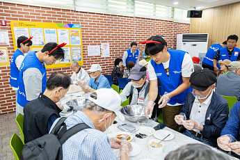 현대글로비스 임직원, 추석 맞이 봉사활동…어르신 가구에 선물 전달