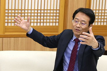 '강진품애' 1만원 빈집 기적...강진원 강진군수 100가구 돌파