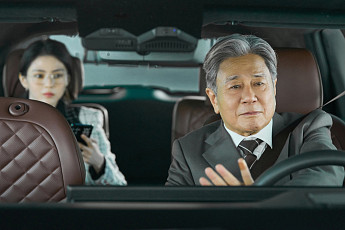 한소희가 타는 그 차…제네시스 GV80, 영화 ‘인턴’서 존재감