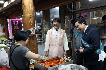 강원랜드, 추석 앞두고 전통시장 찾아 지역 상권 활성화 동참