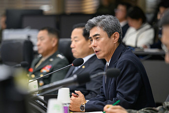 강신철 국방장관 