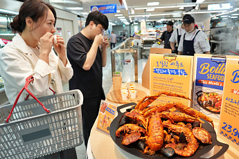 롯데마트, 출시 전 고객이 먼저 맛본다…‘파일럿 키친’ 가동