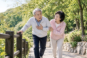 “조금만 걸어도 숨차요” 심장 출구 좁아지는 대동맥판막협착증