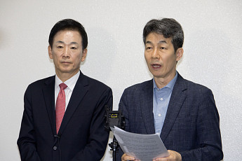 국정원 “젤렌스키 北포로 공개, 韓 무기지원 여론 기대한 듯”