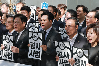 거리로 나간 국힘, 국감선 '팩트 전쟁'…장동혁 승부수 통할까