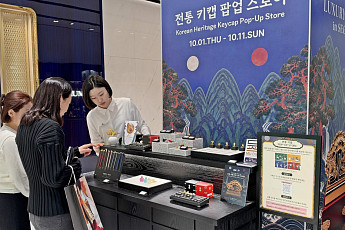 갤러리아百, 中 국경절 관광객 공략…‘국새 키캡’부터 K패션까지
