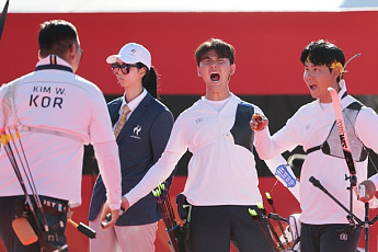 이우석·김제덕·김우진, 인도 꺾고 남자 단체 금메달 [아시안게임]