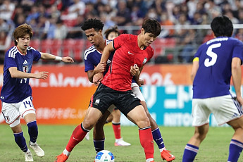 한국 남자축구, 일본과 결승서 득점 없이 전반 마무리 [아시안게임]