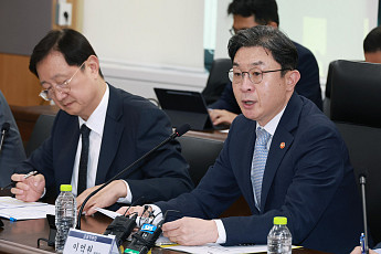 이억원 “금융권 보안체계 빈틈없이 점검…AI 공격은 AI로 방어”