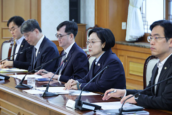 한총리 “AI 해킹에 기존 보안체계 한계…개인정보보호 인증 전면 검토”