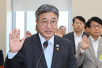 윤호중 “기존 세원 일부 지방주거복지세로 전환…공공주택 공급 지원” [국감]