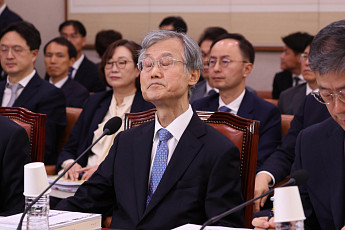 기관당 9분, 질문 0번 245곳…조희대로 열고 김혜경으로 닫은 국감[2026 국감 성적표①]