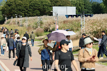 찬 이슬 맺히는 '한로'⋯아침 쌀쌀ㆍ강원엔 서리와 얼음 [날씨]