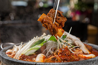 '2TV 생생정보' 오늘방송맛집- 장사의 신, 23년 전통! 매운 소갈비찜 맛집 '청○○'