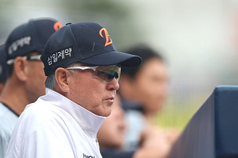 김경문 감독, 한화 떠난다...끝내 못 이룬 우승