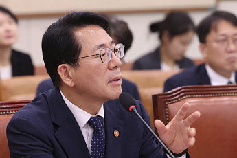 여야 “항만별 특수성 무시” 한목소리…해수부 국감서 통합 추진 질타 [국감]