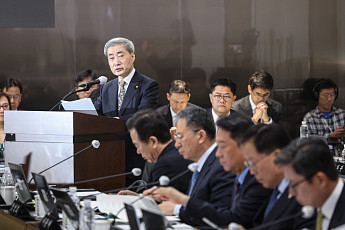 한은 국감, ‘연속 금리인상’ 적정성 지적…신현송 “추가 인상 시기·속도 결정” [국감]