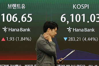 ‘반도체 쇼크’ 코스피 4% 급락, 6100선 붕괴…5거래일째 ↓
