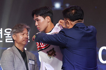 두산 김지우, ‘5억원’ 받고 프로 첫발⋯우타 야수 신인 최고 대우