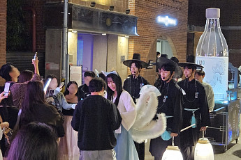 “강남에 저승사자와 구미호가 등장한 이유는?”...롯데칠성 새로, 거리 행진 캠페인