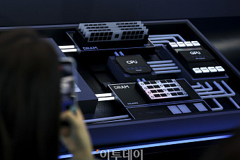 “美 규제 속 中공장 손보는 삼성ㆍSK하닉⋯고성능 낸드 생산 추진”