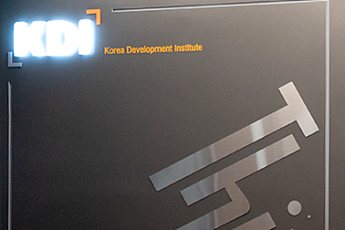주 52시간제에 멍드는 제조업·중기…KDI “양극화 심화·개편 시급”(종합)