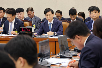 여야, 복지위 국감서 국민연금 ‘리밸런싱 유예’ 공방 [국감]