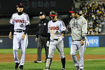 LG 신민재, 햄스트링 이상에 준PO 출전 불투명⋯내야진 구성 변수