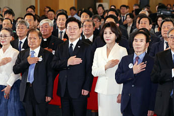 李대통령 “부마·광주민주화운동 헌법 전문에 담아야…국회, 개헌 논의 나서달라”