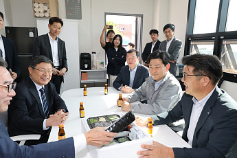 박용선 포항시장, 구룡포 과메기 가공시설 현장 점검… 