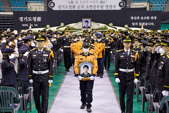 추미애, 영결식 직후 국감장서 조건없이 사과…’소방 빨대' 엿새 만에