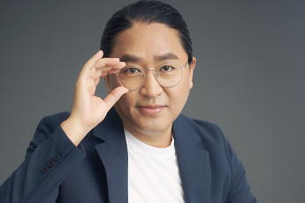 '명량' 김한민 감독, 15세 연하 이소영 명창과 11월 15일 결혼