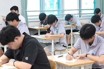 수능 당일 출근시간 오전 10시⋯시험장 200m 앞 차량 통제