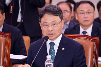 산림청장 “재선충병 특단 대책 필요…항공방제 재개 준비” [종합·국감]
