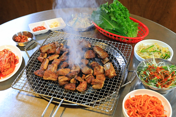 '2TV 생생정보' 오늘방송맛집- 가격파괴, 국내산 돼지갈비가 단돈 1만원대? '백○'