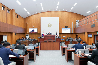 경주시의회, 물 부족 대책· 산업폐기물 매립장 인허가 적정성 등 시정질문 쏟아졌다