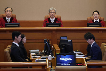 헌재, 재판소원 첫 변론…‘참고인 압수수색 영장 사본 미교부’ 공방