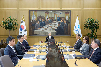 멈춰선 기준금리⋯'성장·물가과열'에 추가 인상 불씨 여전 [10월 금통위]