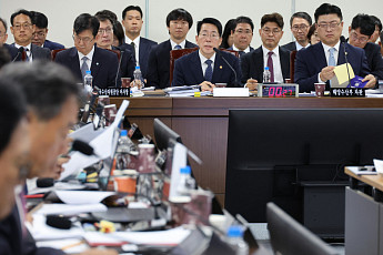 항만공사 청원경찰 관리 위법 논란·어촌뉴딜 지연 질타 [국감]