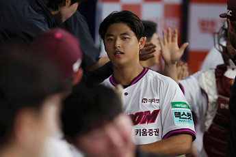 키움 박준현, 스트레칭 중 무릎 인대 부상