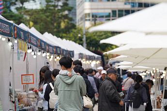 청계광장에 모인 서울 시장 맛집⋯'2026 서울마켓페어'서 즐긴 맛과 볼거리