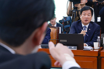 여야, '오세훈 무죄·조희대 탄핵' 놓고 법사위 국감서 충돌 [국감]