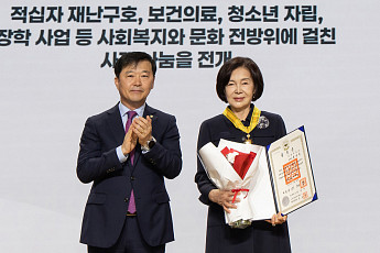 40년 나눔 이어온 홍라희 리움미술관 명예관장…국민훈장 동백장 수훈
