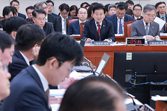 외통위, 北 DMZ 지뢰 규탄 결의안 놓고 또 충돌…與 “국방위서 이미 채택” [국감]