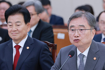 北 지뢰 규탄 결의안 놓고 이견…외통위 종감 ‘한미·대북정책’ 격돌 [국감]