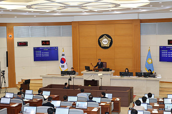 포항시의회 시정질문, 영일만대교 노선변경 및 코스트코 유치 지연 쟁점 부각