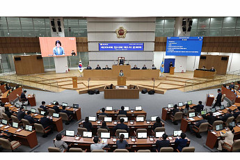 '소통창구 전혀 없다' 45일만에…추미애, 여야정협치위 논의 수용