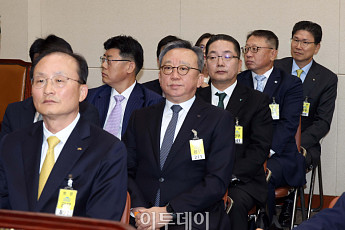 [머니브리핑] 금융위, 5대 은행장 소집⋯‘해킹 대응’ 연말 인사 변수로 부상
