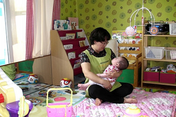 “손주 돌보며 돈도 받아요” 서초구 아이돌보미 ‘눈길’